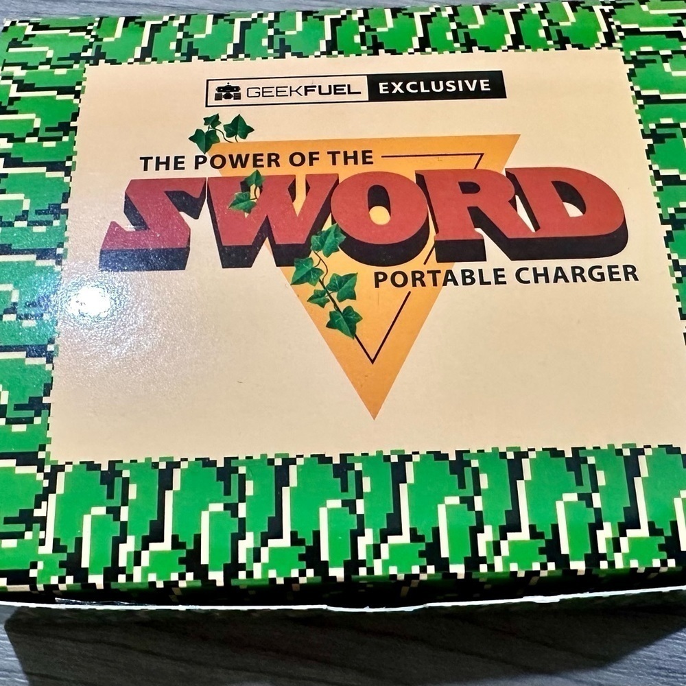 GEEKFUEL RARE POWER OF THE SWORD PHONE CHARGER